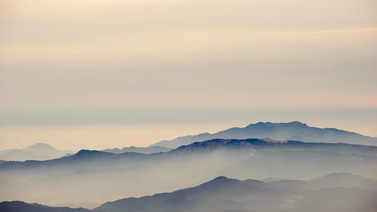 무주 덕유산 자락의 산 풍경