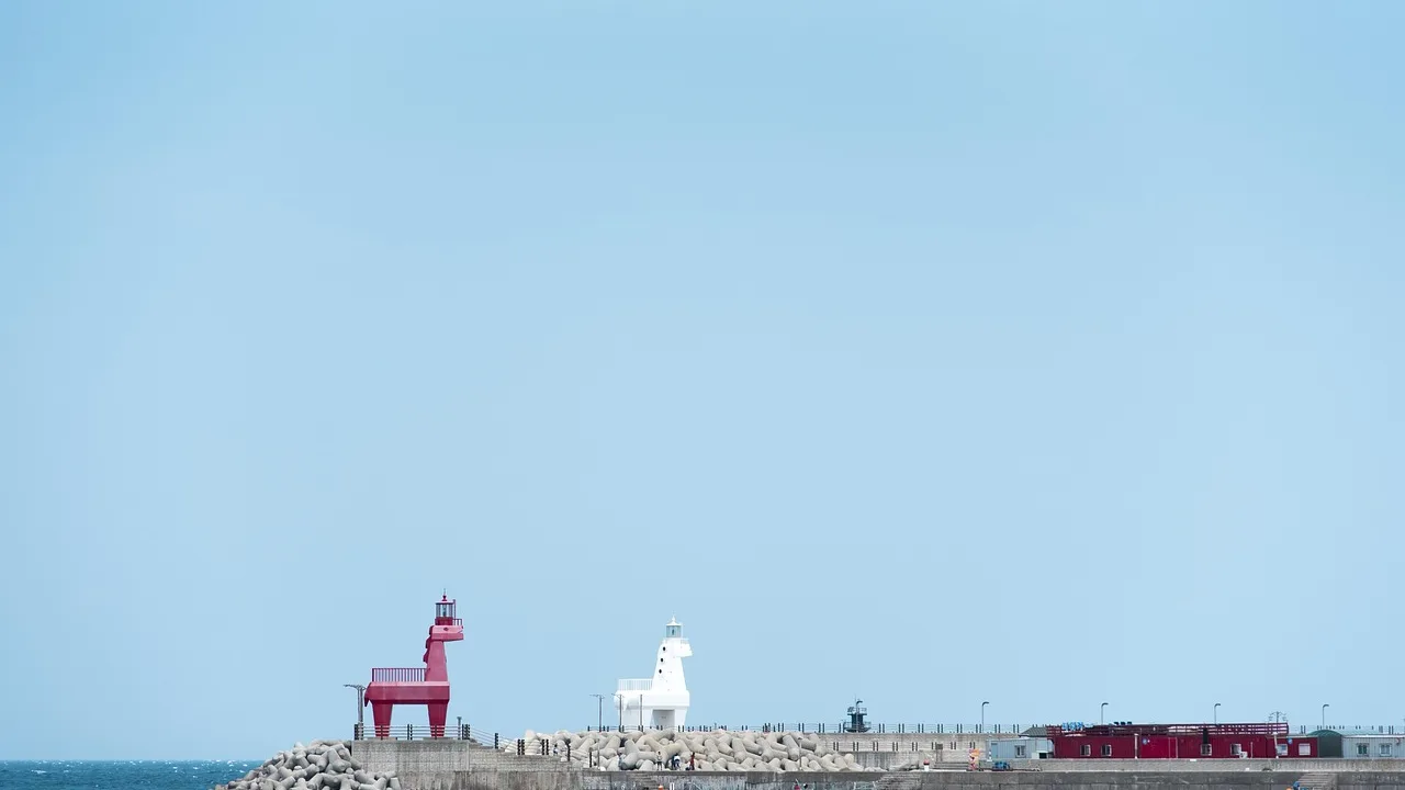 제주 여름 해변의 푸른 바다와 하늘
