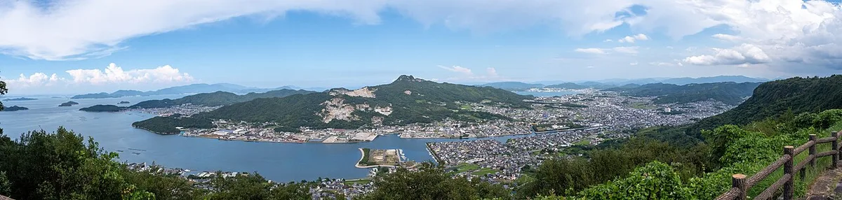 야시마 전망대에서 내려다보는 다카마쓰 항구 풍경